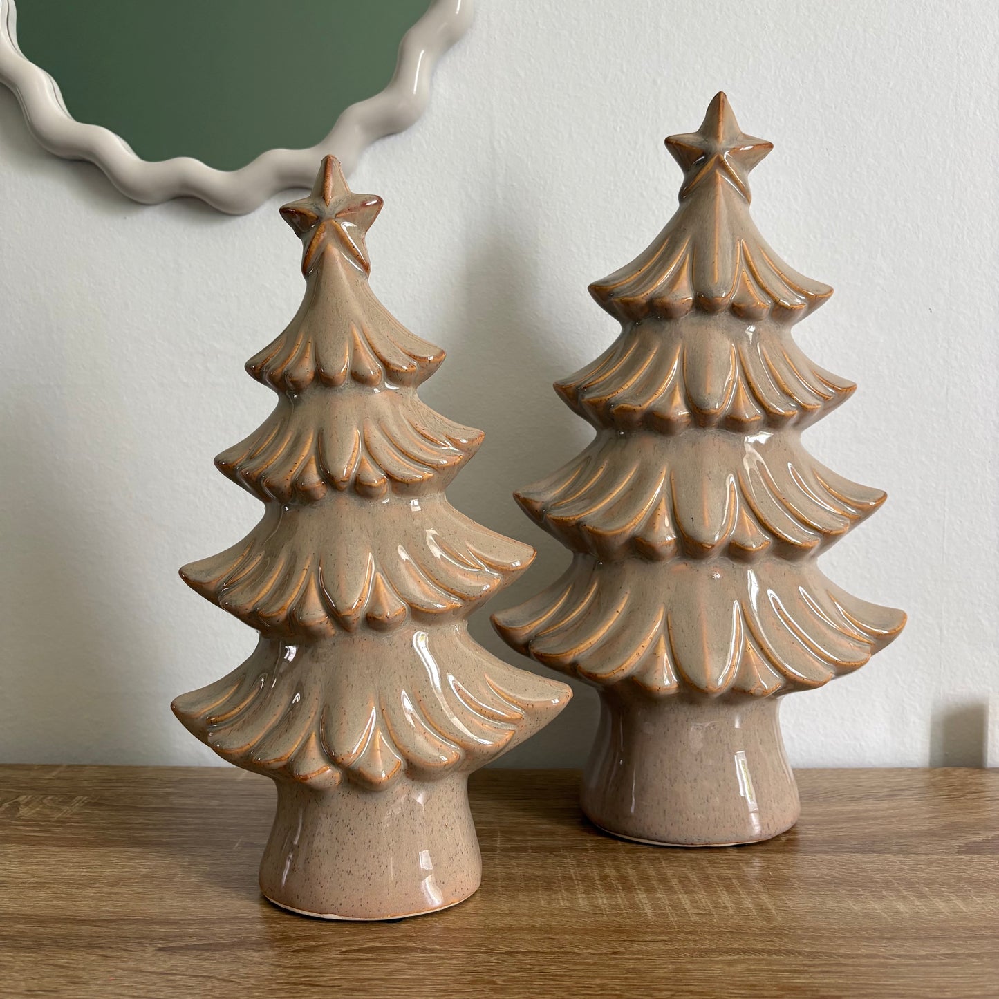 Grand sapin en céramique beige