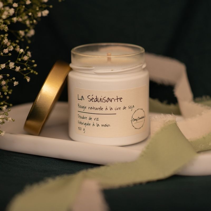 La séduisante bougie artisanale parfumée à la poudre de riz fabriquée en Bourgogne