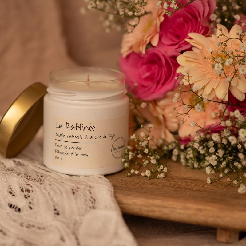 La raffinée bougie artisanale parfumée à la fleur de cerisier fabriquée en Bourgogne