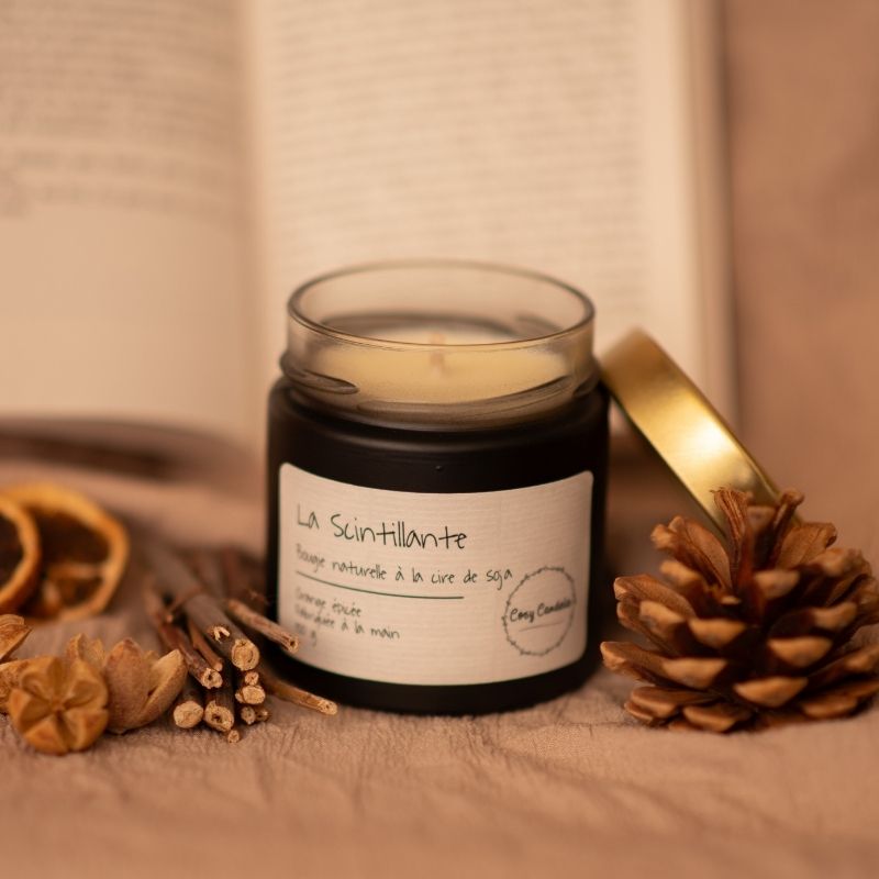 La scintillante bougie artisanale parfumée à l'orange épicée fabriquée en Bourgogne