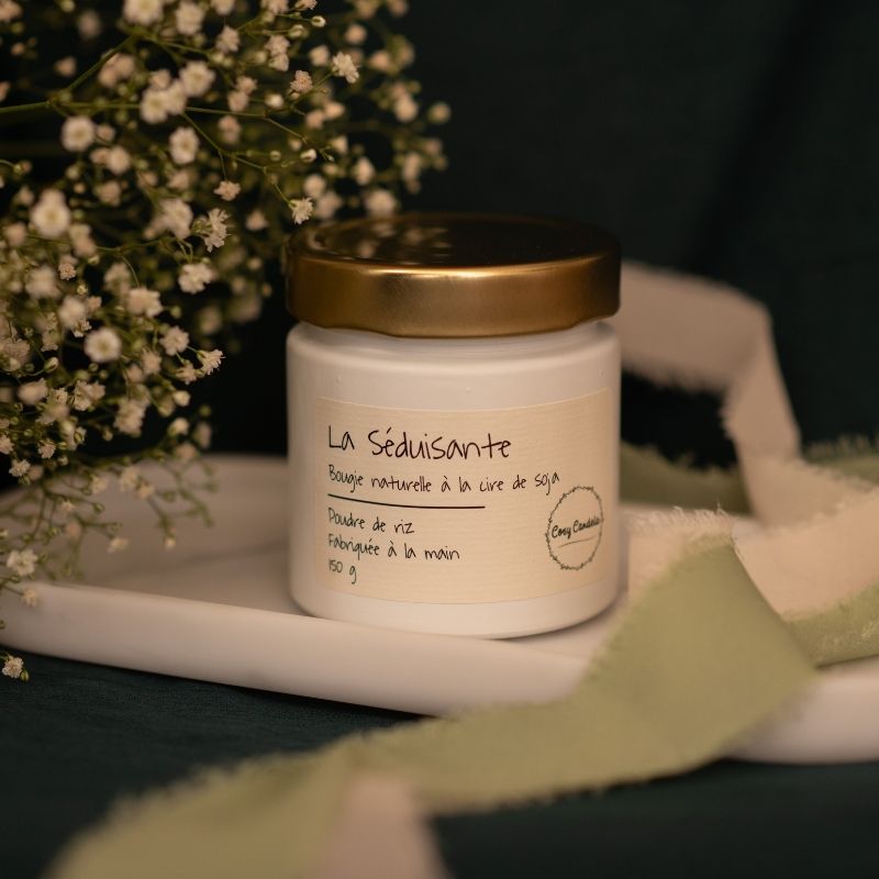 La séduisante bougie artisanale parfumée à la poudre de riz fabriquée en Bourgogne