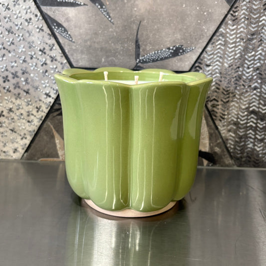Bougie - Fleur de lin pot vert ondulé