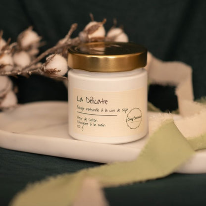 La Délicate bougie artisanale parfumée à la fleur de coton fabriquée en Bourgogne