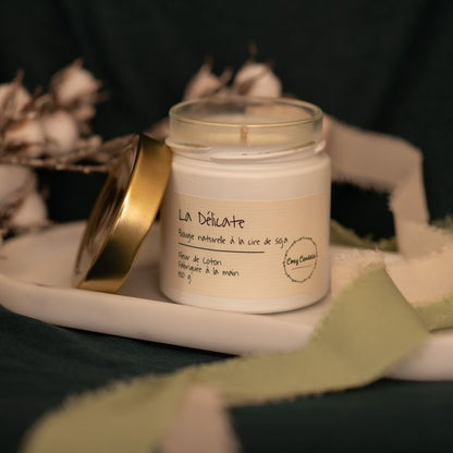 La Délicate bougie artisanale parfumée à la fleur de coton fabriquée en Bourgogne