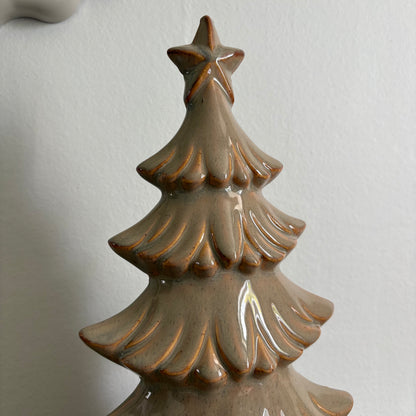 Petit sapin en céramique beige